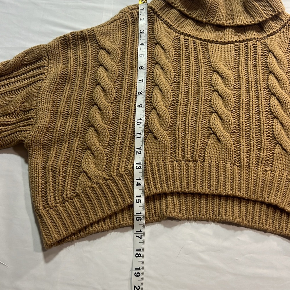 HYFVE cropped turtleneck size L - Picture 7 of 10
